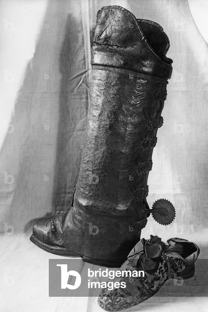 Shoe fashion, 18th century (b/w photo)