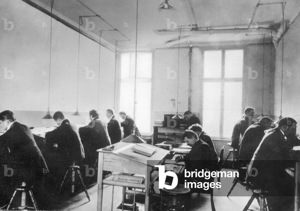 Open space office, around 1900 (b/w photo)