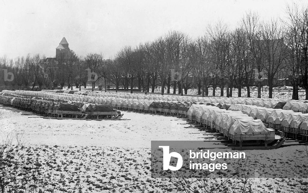German fleet of sleighs near Zheleznodorozhny, 1915 (b/w photo)