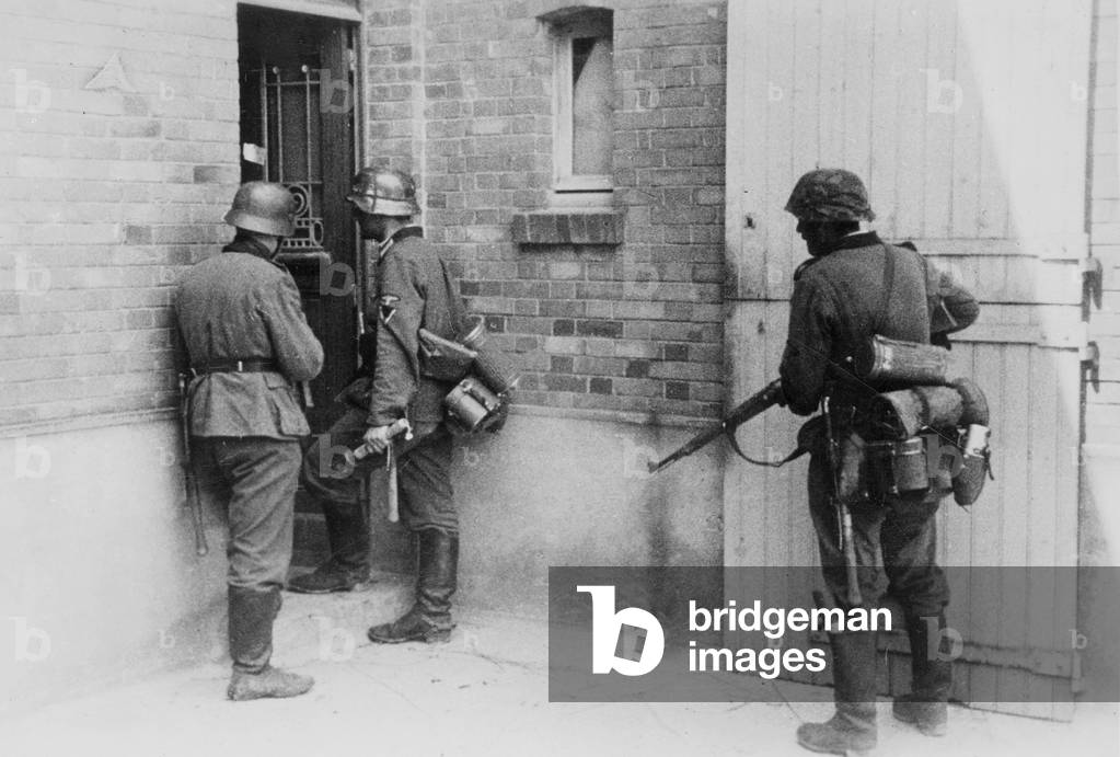 Soldiers of the Waffen-SS in the French campaign, 1940 (b/w photo)