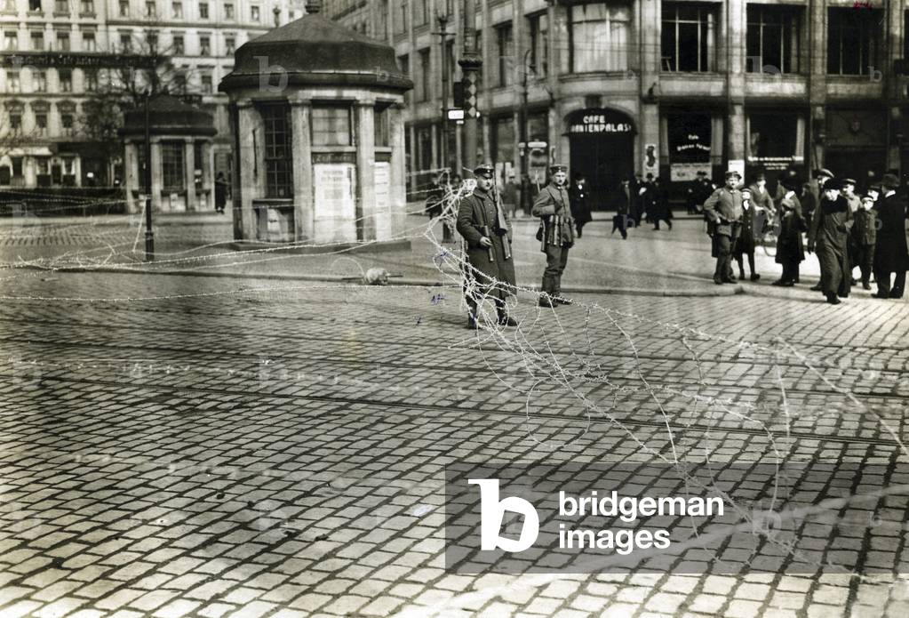 Barrier at the Oranien bridge in Berlin, 1919