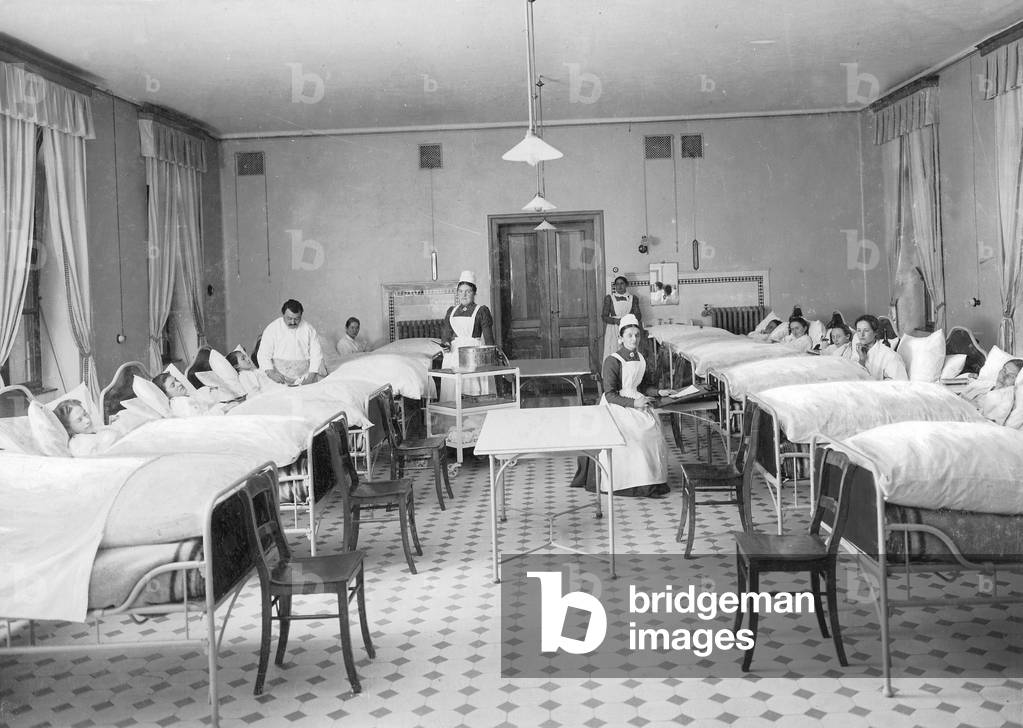 Ludwig-Wilhelm-hospital in Karlsruhe (b/w photo)