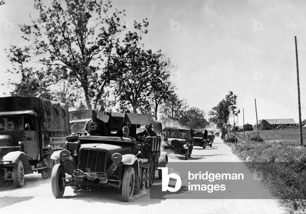 German convoy on the advance in Russia, 1941 (b/w photo)