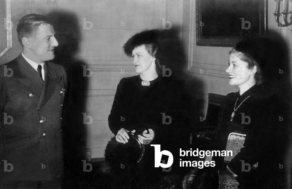 Otto Abetz, Ilse Fuerstenberg and Gisela Uhlen, 1941 (b/w photo)