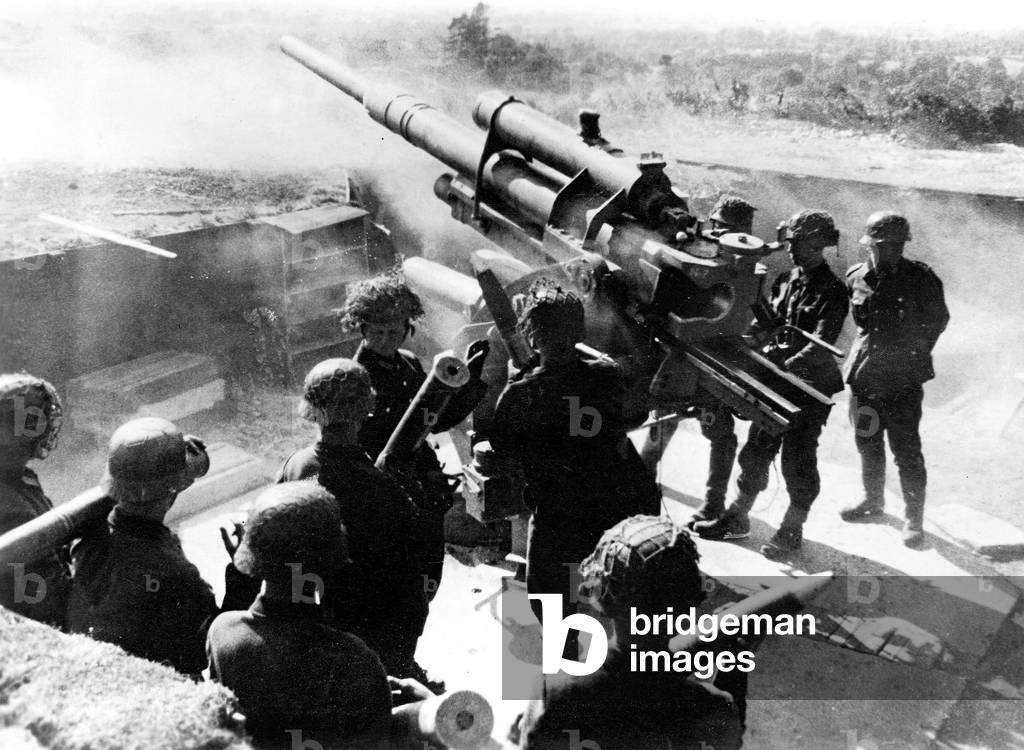 German anti-aircraft guns on the Western Front, 1944 (b/w photo)