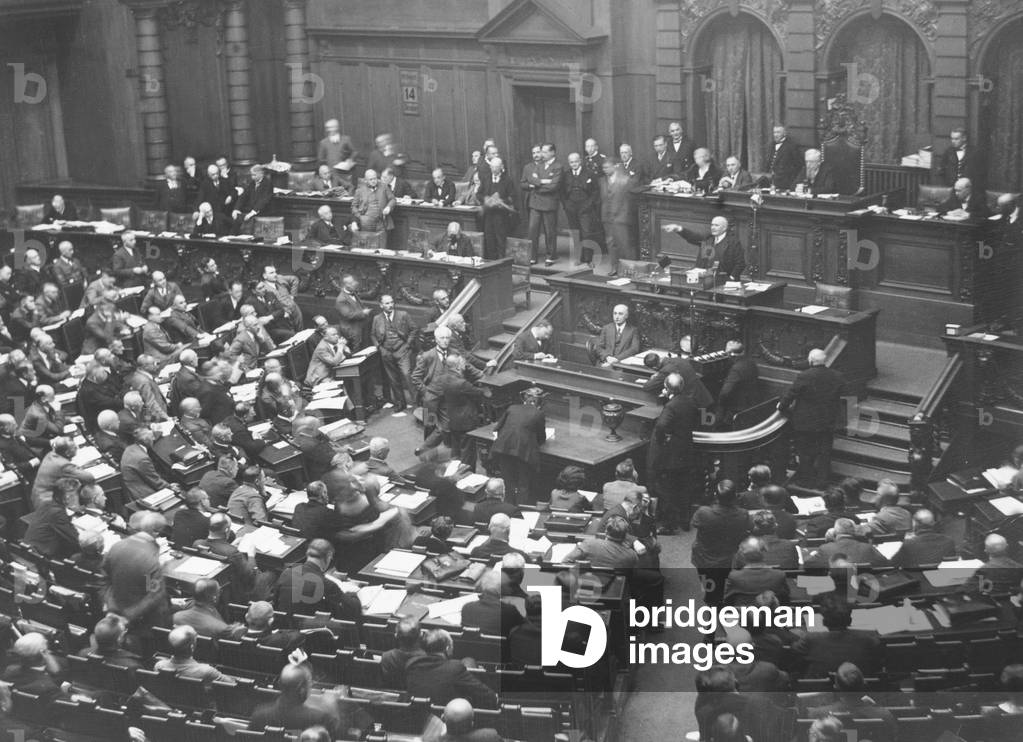 Speech by Ernst Oberfohrens at a Reichstag meeting, 1931