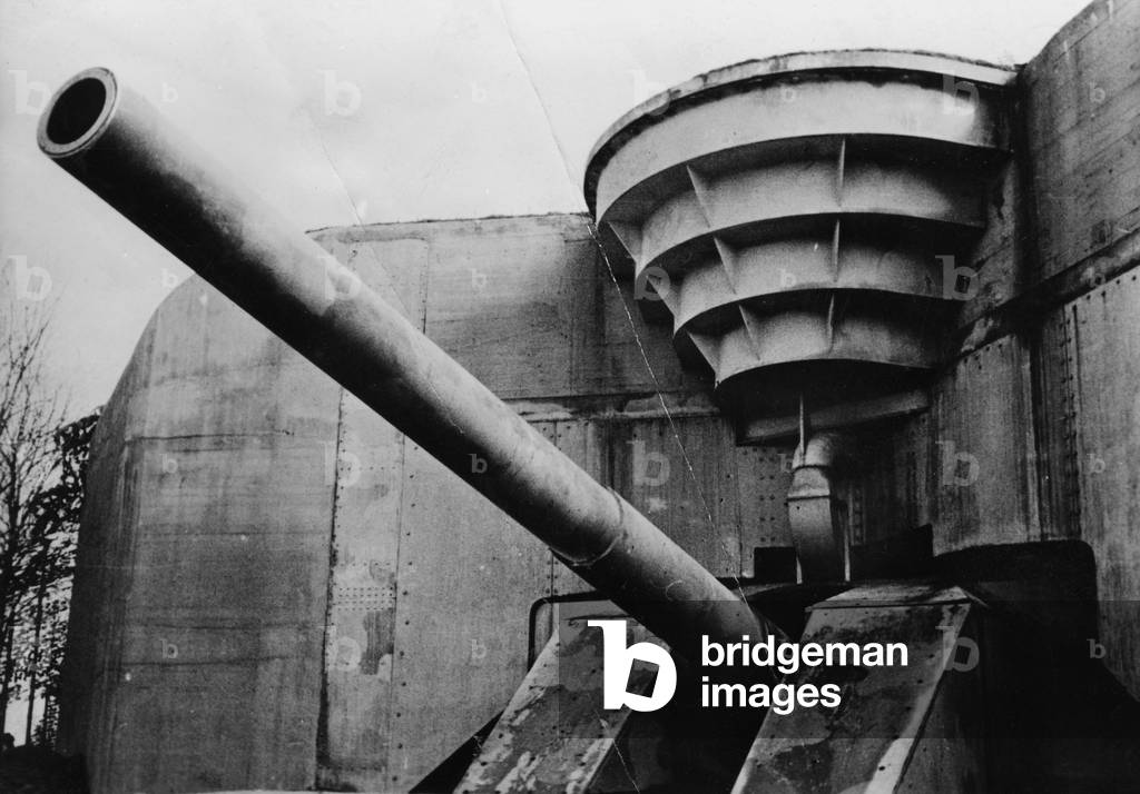 German coastal artillery on the Atlantic Wall, 1943 (b/w photo)