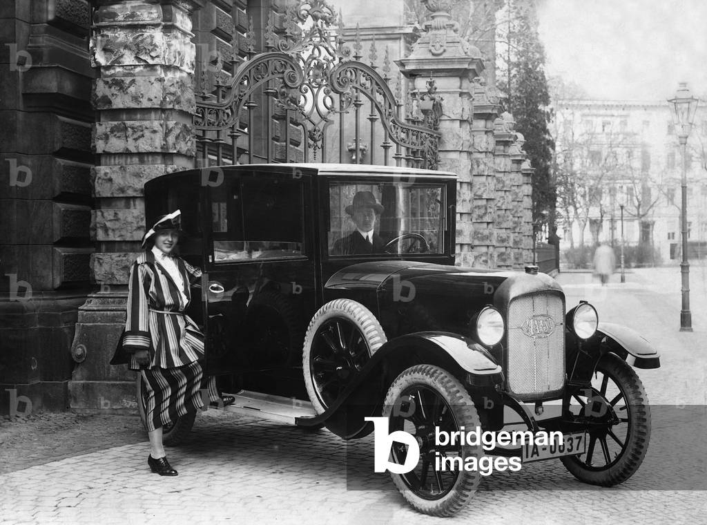 Couple with a car, 1923 (b/w photo)