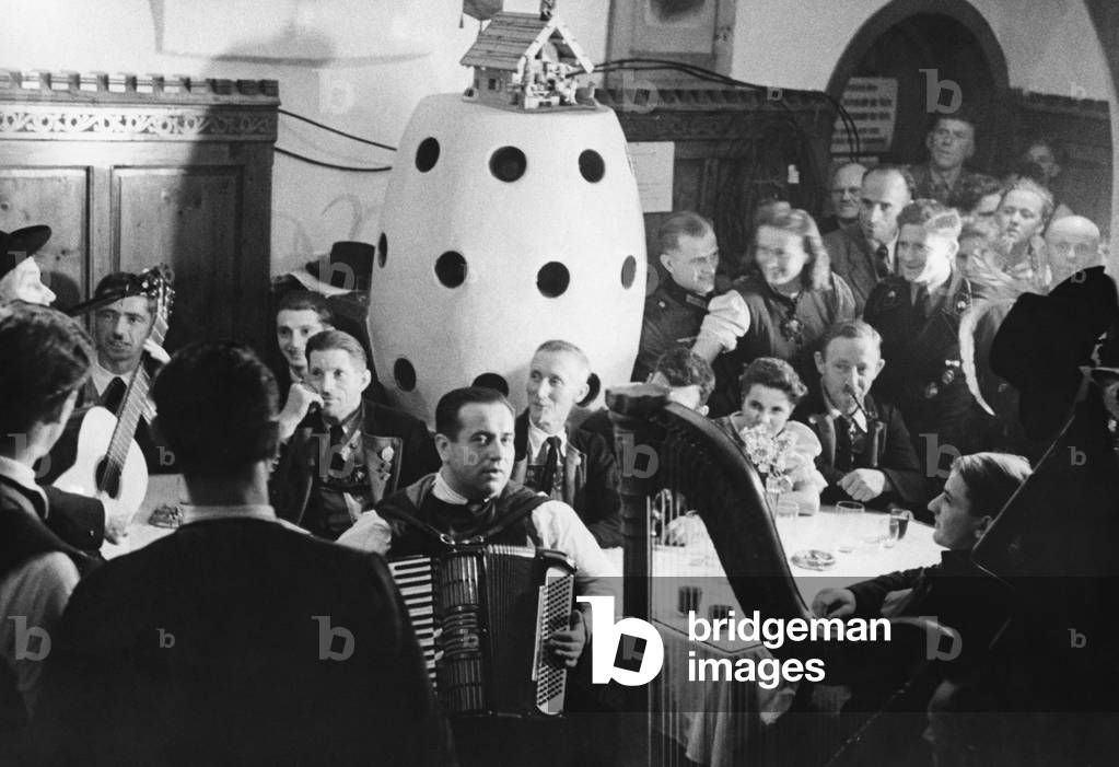 Holiday village of tankers and tank crew 1943 (b/w photo)