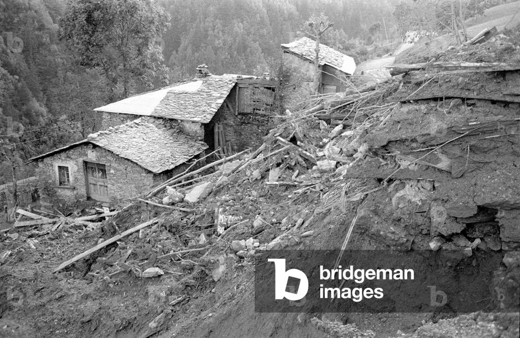 Bad weather in Italy, 1960 (b/w photo)