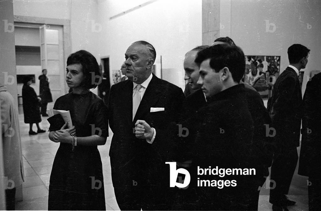Presentation of the Burda Prize for Fine Arts in Munich, 1963 (b/w photo)