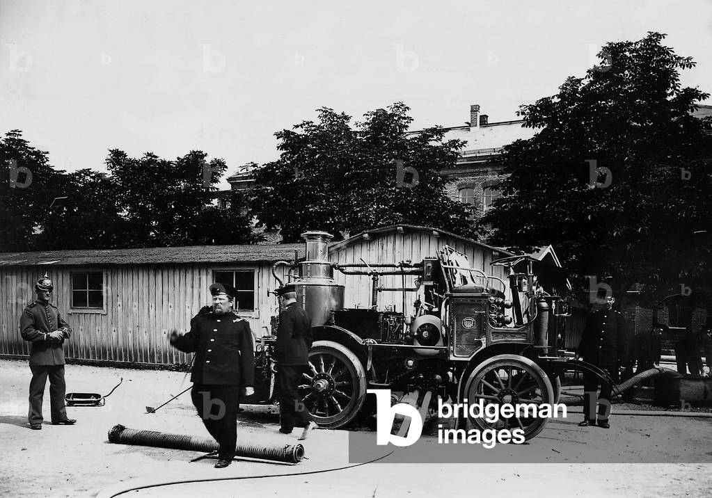 Fire truck with double hose, 1906 (b/w photo)