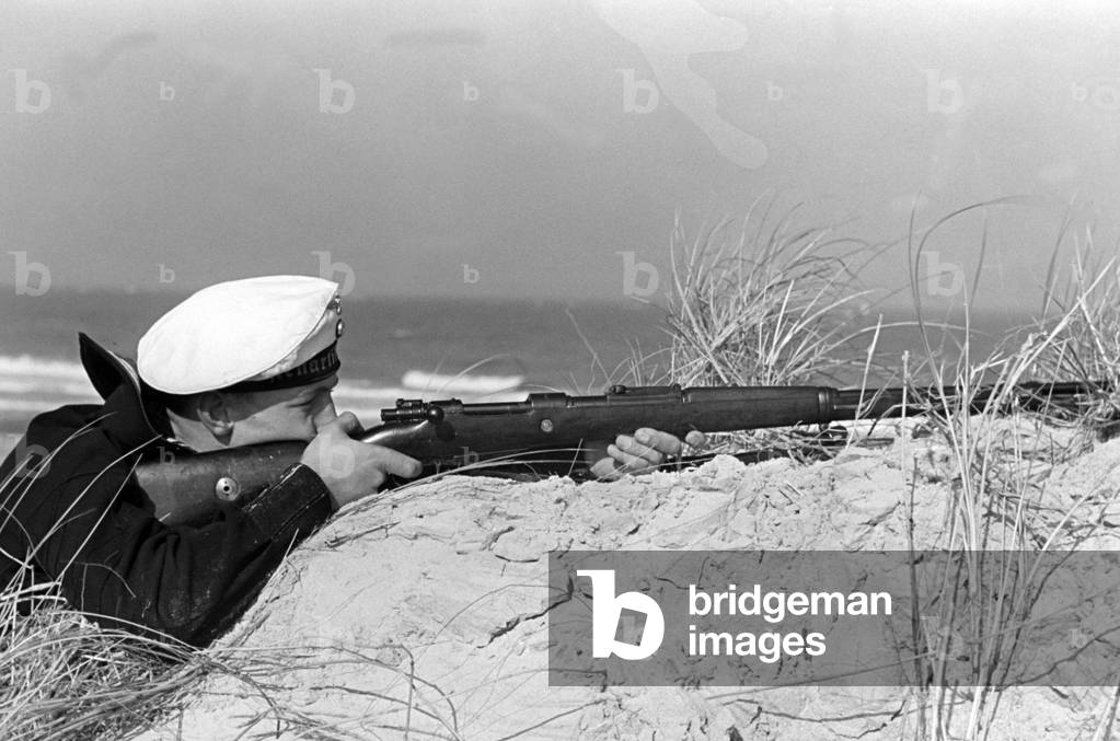 Recruiting of the Kriegsmarine during a gunnery exercise