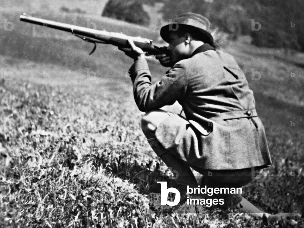 Wolf Albach-Retty hunting (b/w photo)