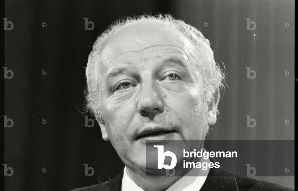 Walter Scheel at the party congress of the FDP, 1971 (b/w photo)