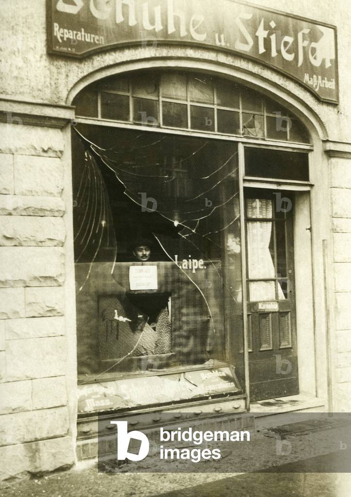 Plundered shop window in Berlin, 1919
