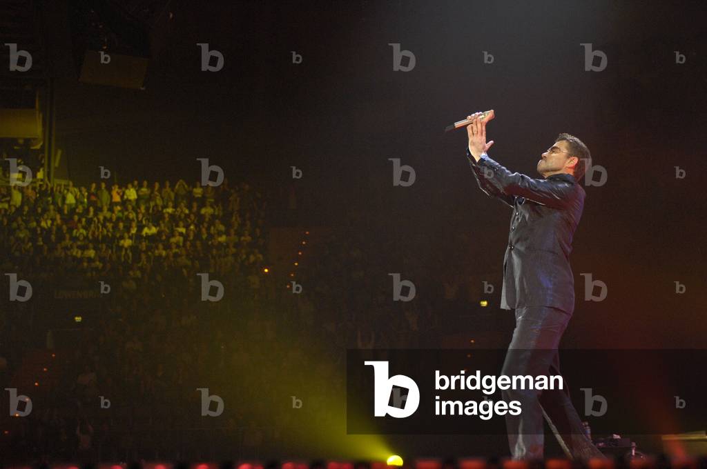 George Michael on stage at the Olympiahalle, Munich, Germany, 29th October 2010 (photo)