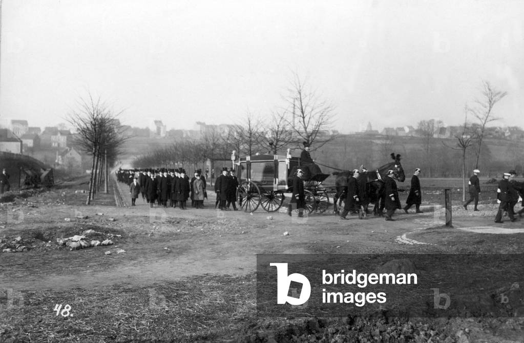 Funeral procession of the Essener Blutopfer (Essen blood sacrifice), murdered by the French, 1920s