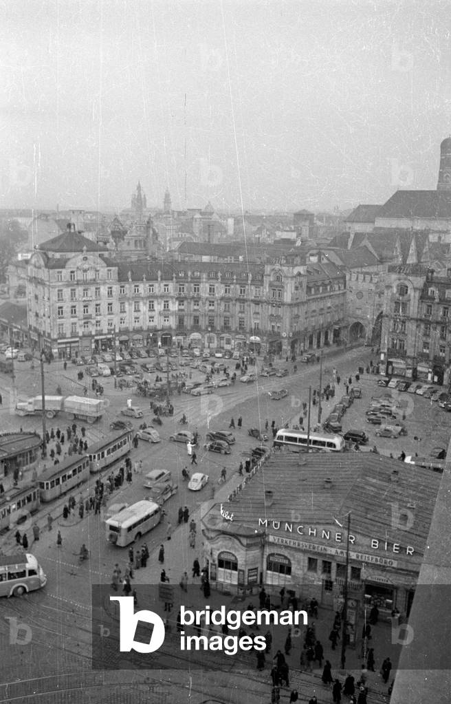 View of the Karlsplatz (Stachus) in Munich, 1953 (b/w photo)
