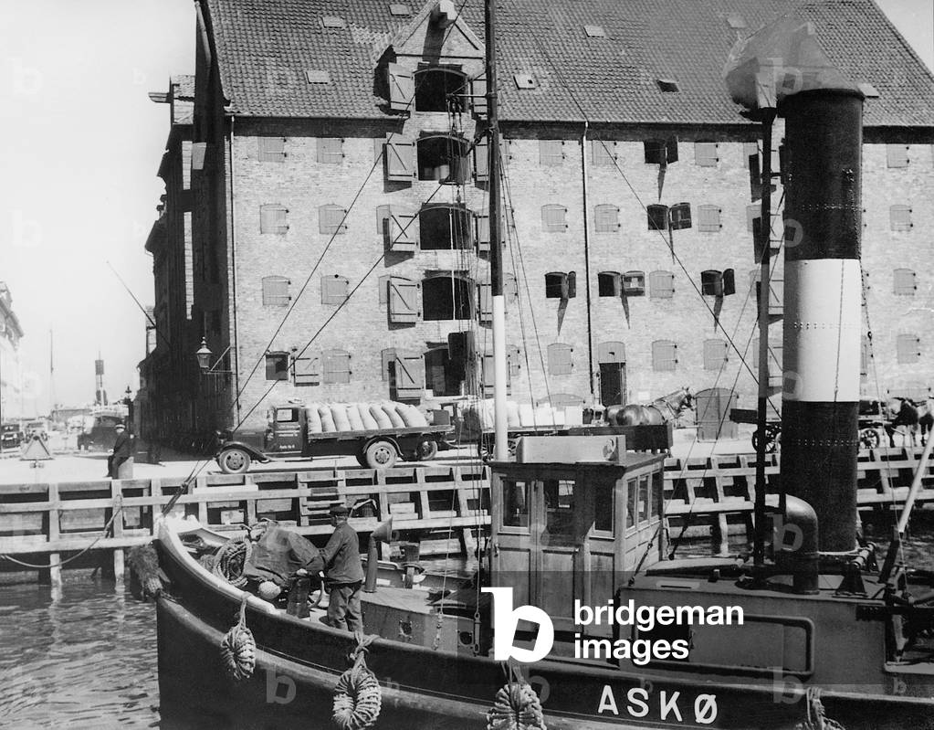 Steamboat in the port of Copenhagen, 1936 (b/w photo)