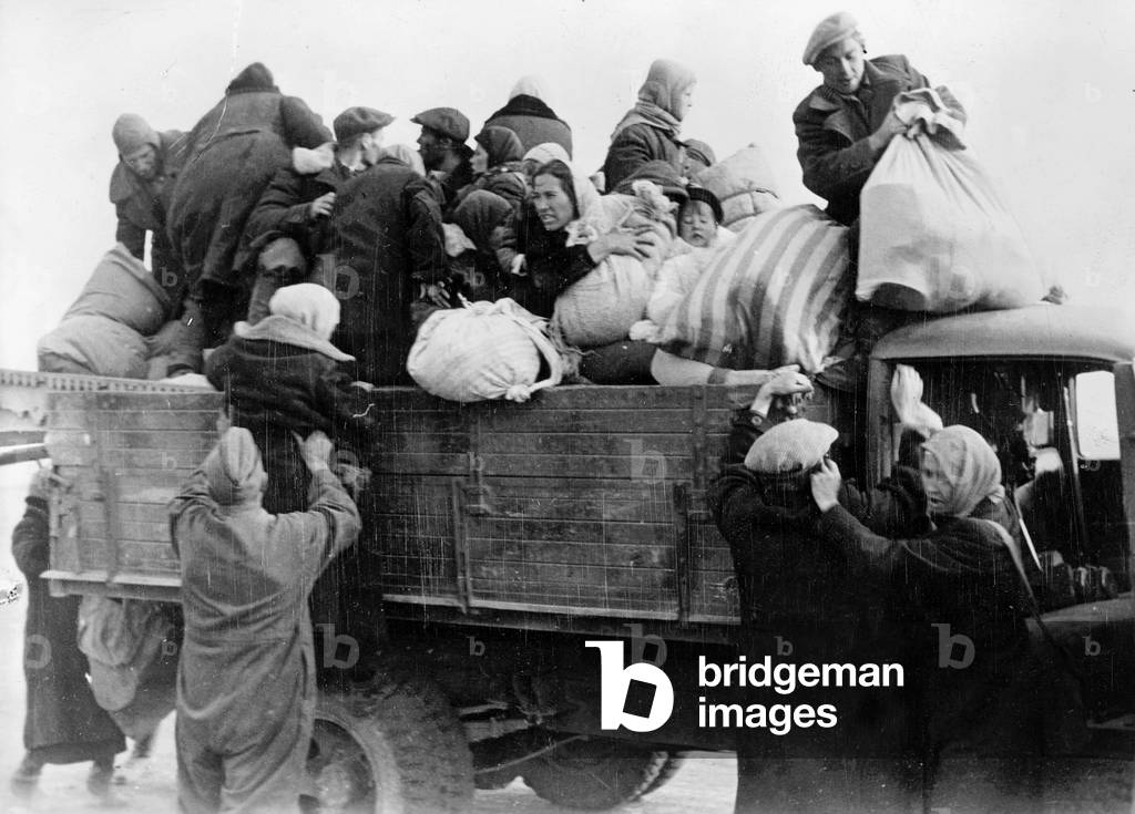 Deportation of the Russian population, 1942 (b/w photo)
