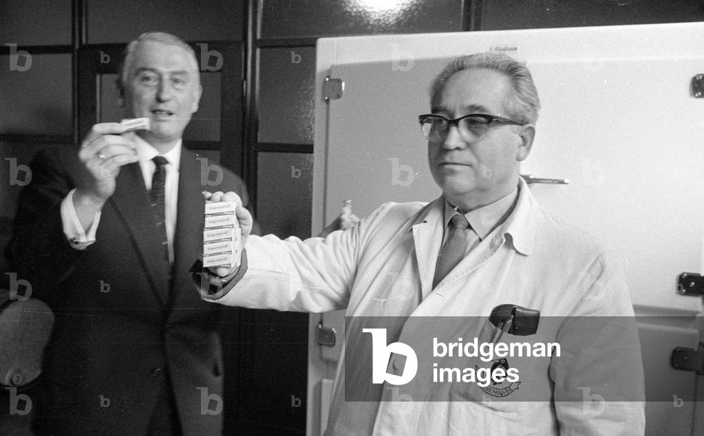Influenza vaccine, 1960 (b/w photo)