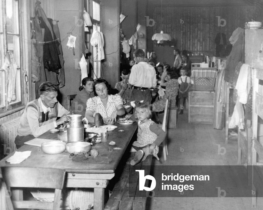 Refugee camp in Kaufbeuren-Neugablonz, 1947 (b/w photo)