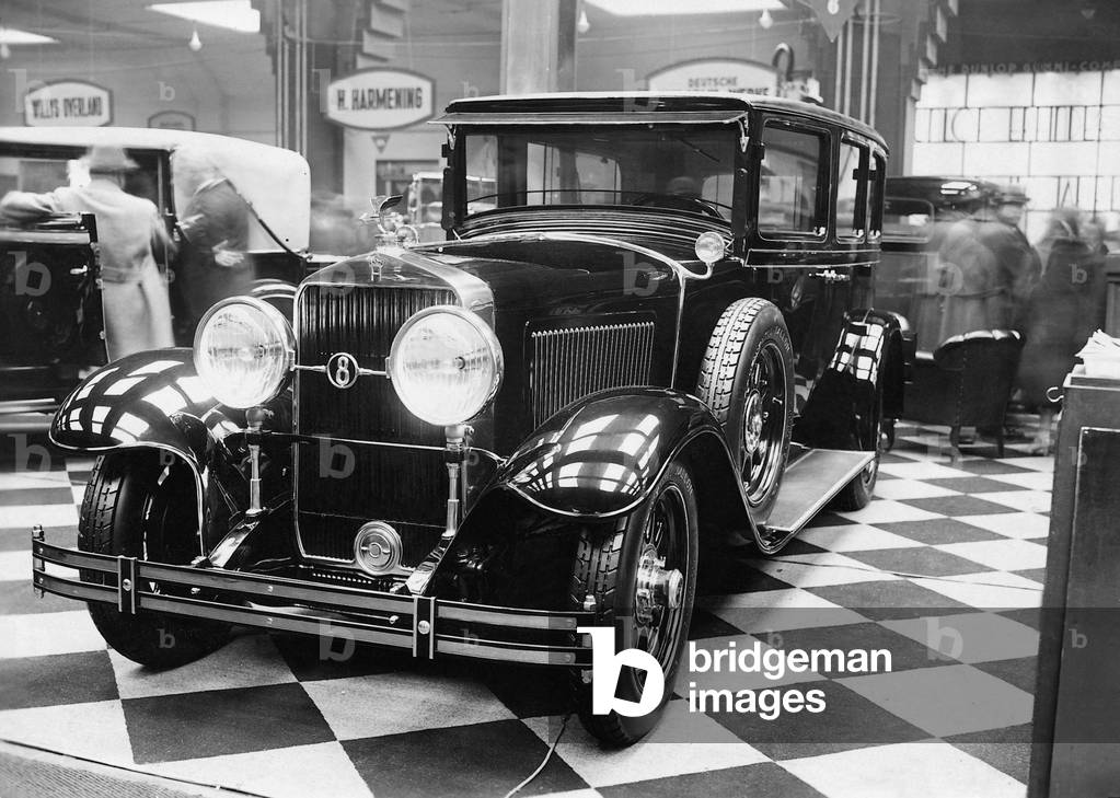 Automobile of the company Horch, 1928 (b/w photo)