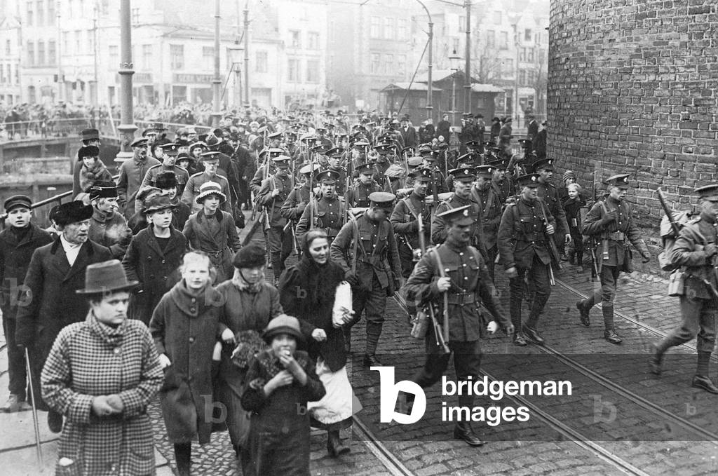 British troops pull out of Gdansk, 1920 (b/w photo)
