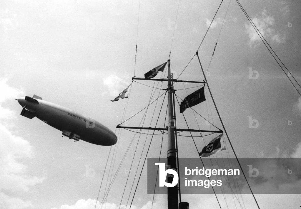 US Navy airship over the SS Hansa in New York, 1938 (b/w photo)
