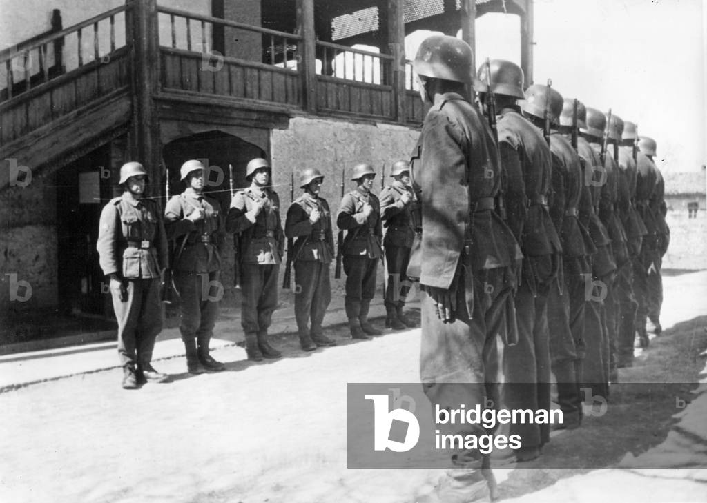 Russian volunteers of the Wehrmacht on the Eastern Front, 1943 (b/w photo)