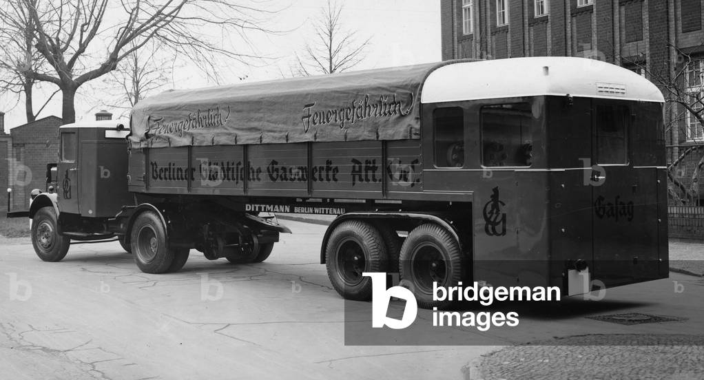 GASAG truck in Berlin, 1937 (b/w photo)