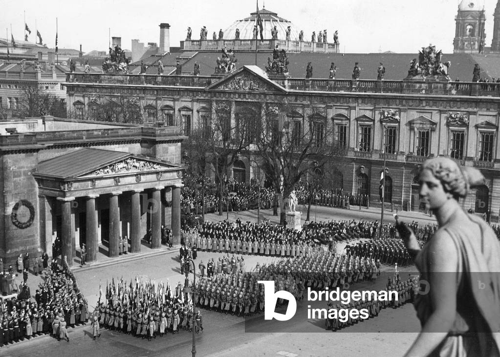 Parade in front of the Neue Wache on the Memorial Day of the Heroes, 1938 (b/w photo)