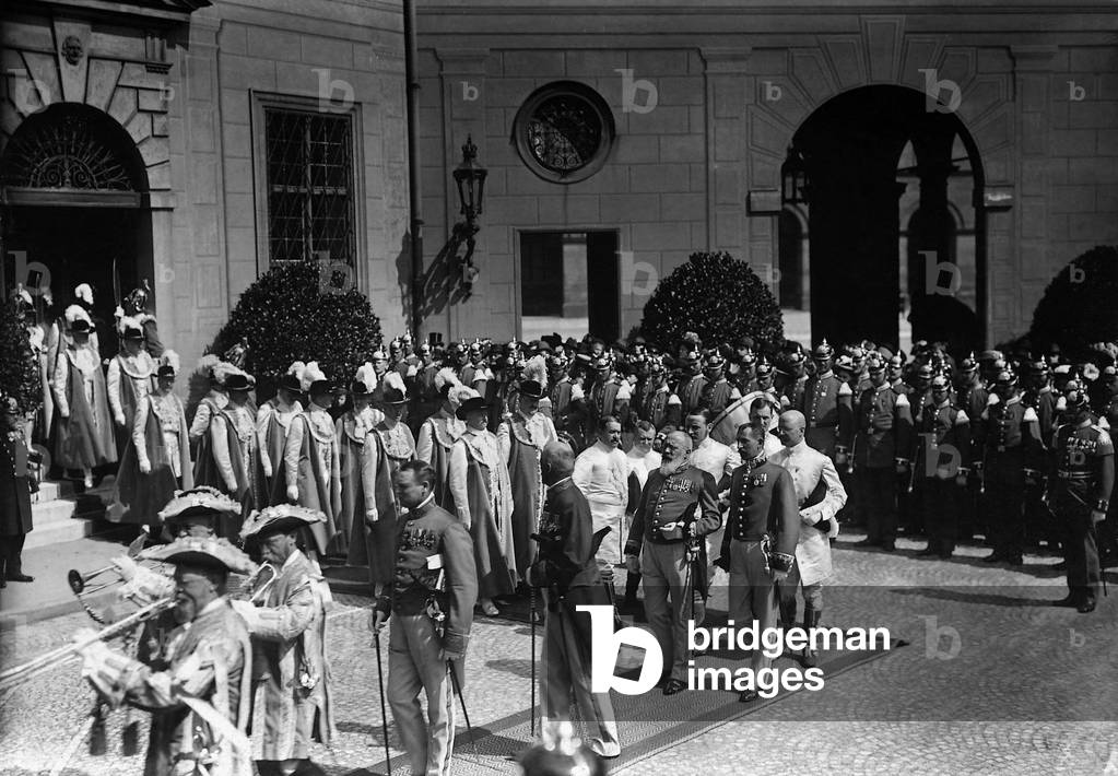 Georgi knight's festival in Munich, 1910 (b/w photo)