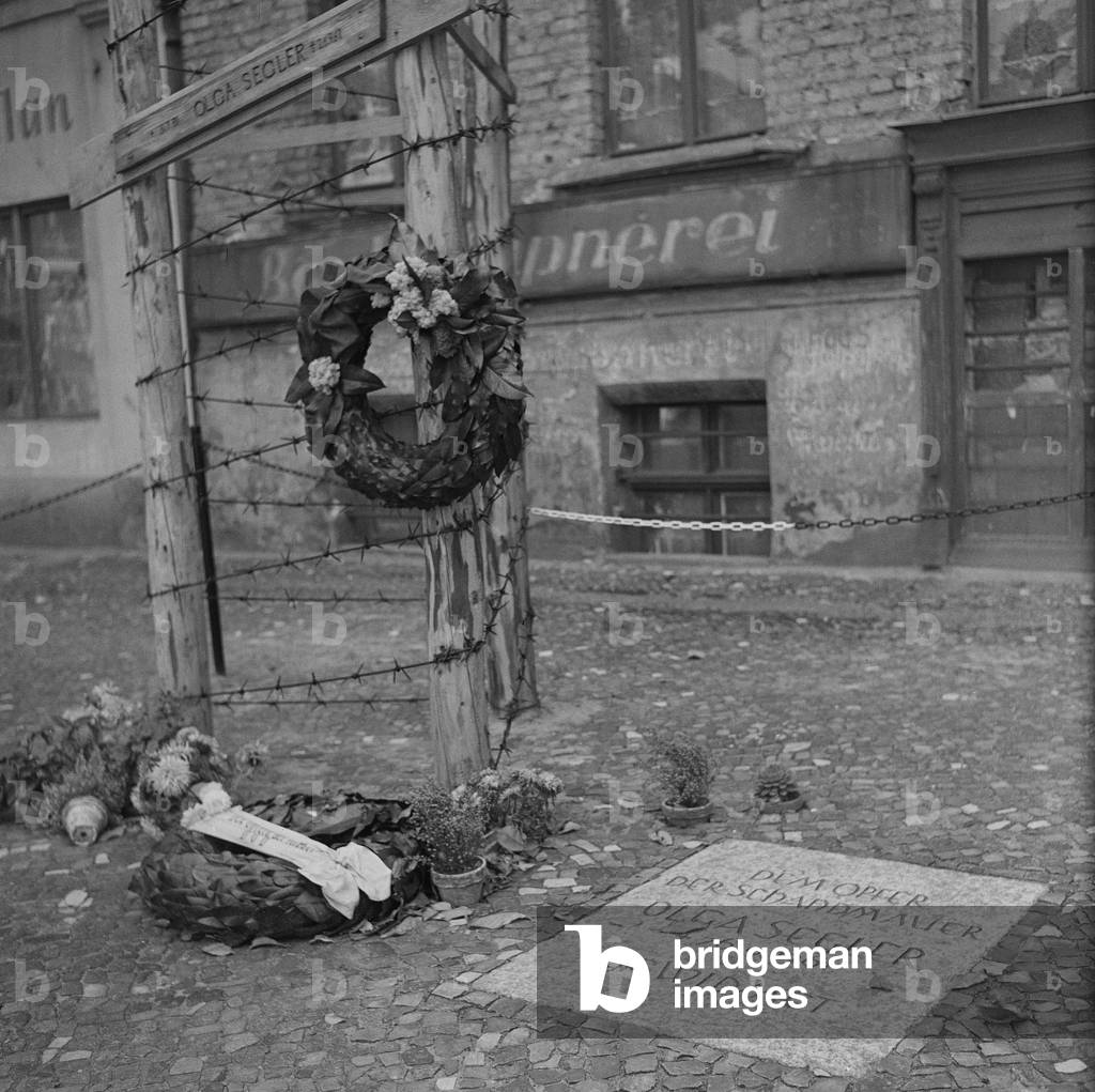 Memorial for a victim of the Berlin Wall, 1964 (b/w photo)