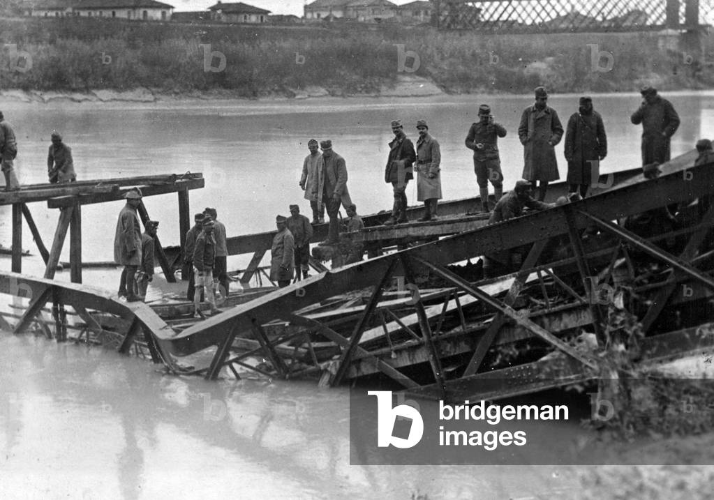 Rebuilding a bridge, 1918 (b/w photo)