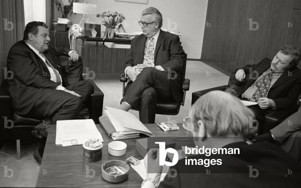 CSU party leader Franz Josef Strauß interviewed by Henri Nannen, 1971 (b/w photo)