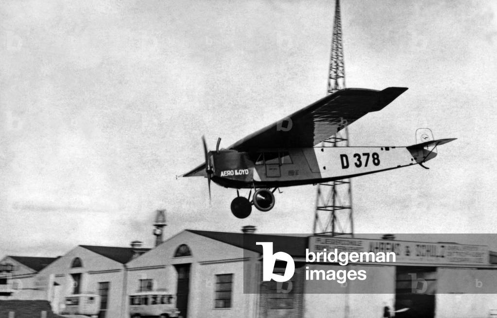 Landing approach, around 1925