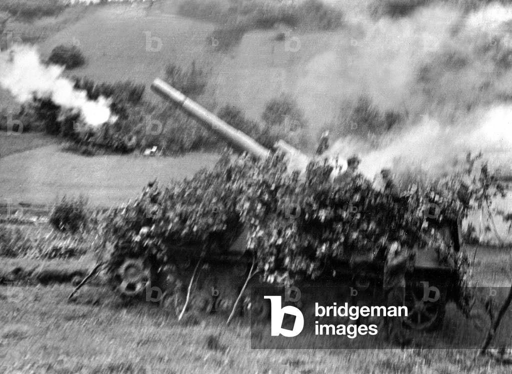 German self-propelled gun 'Hummel', 1944 (b/w photo)