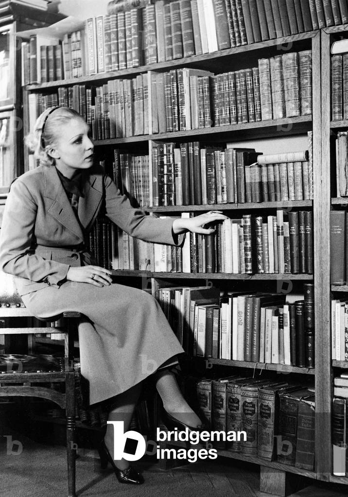 Hilde Koerber, 1937 (b/w photo)