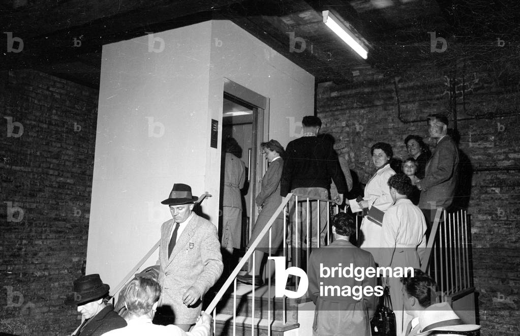 Tourists at the new elevator of the Munich Frauenkirche, 1954 (b/w photo)