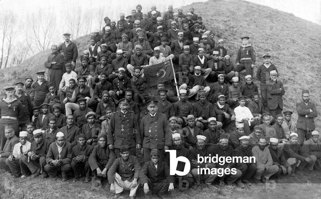 Imprisoned allied sailors of the auxiliary cruiser 'Moewe' in the First World War (b/w photo)