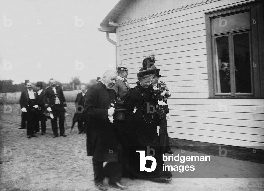 Friedrich von Bodelschwingh and Empress Augusta Victoria, 1906 (b/w photo)