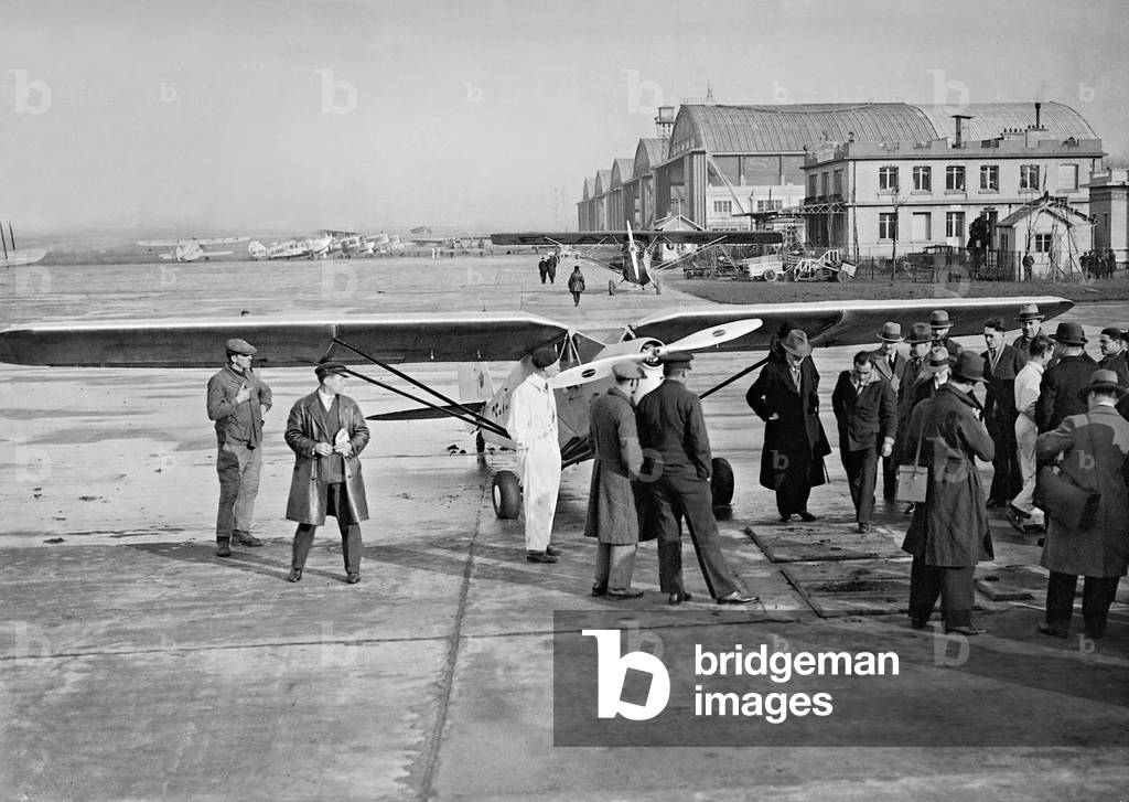 Bert Hinkler lands at 'Le Bourget' airport in Paris, 1931 (b/w photo)