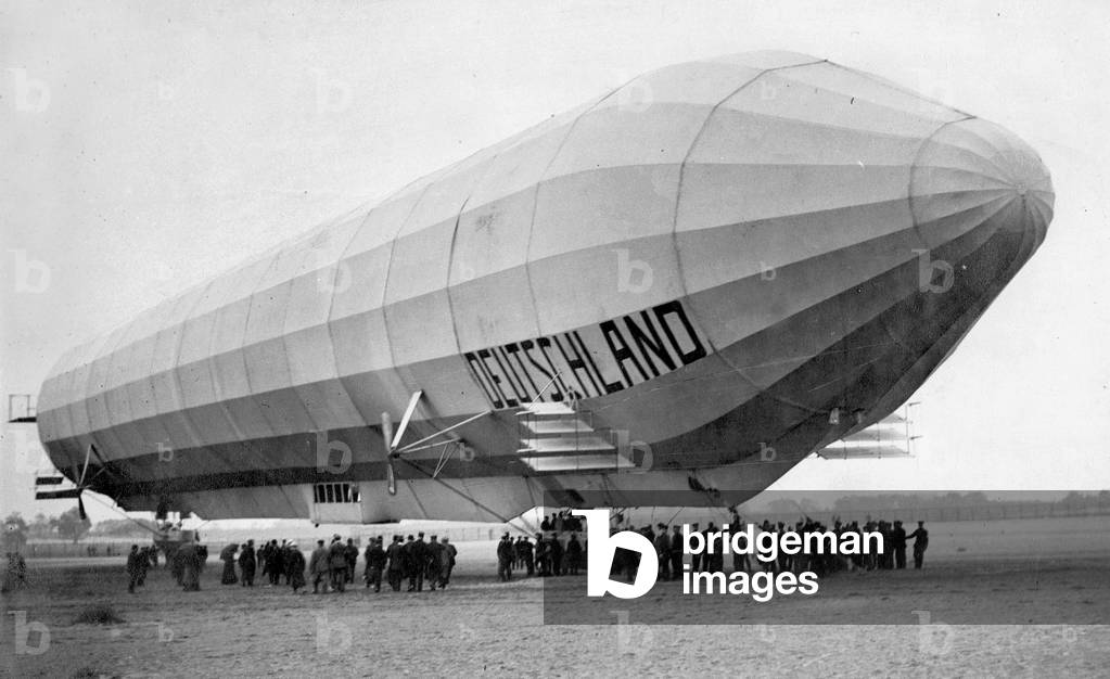 Zeppelin LZ 7 'Germany', 1910 (b/w photo)