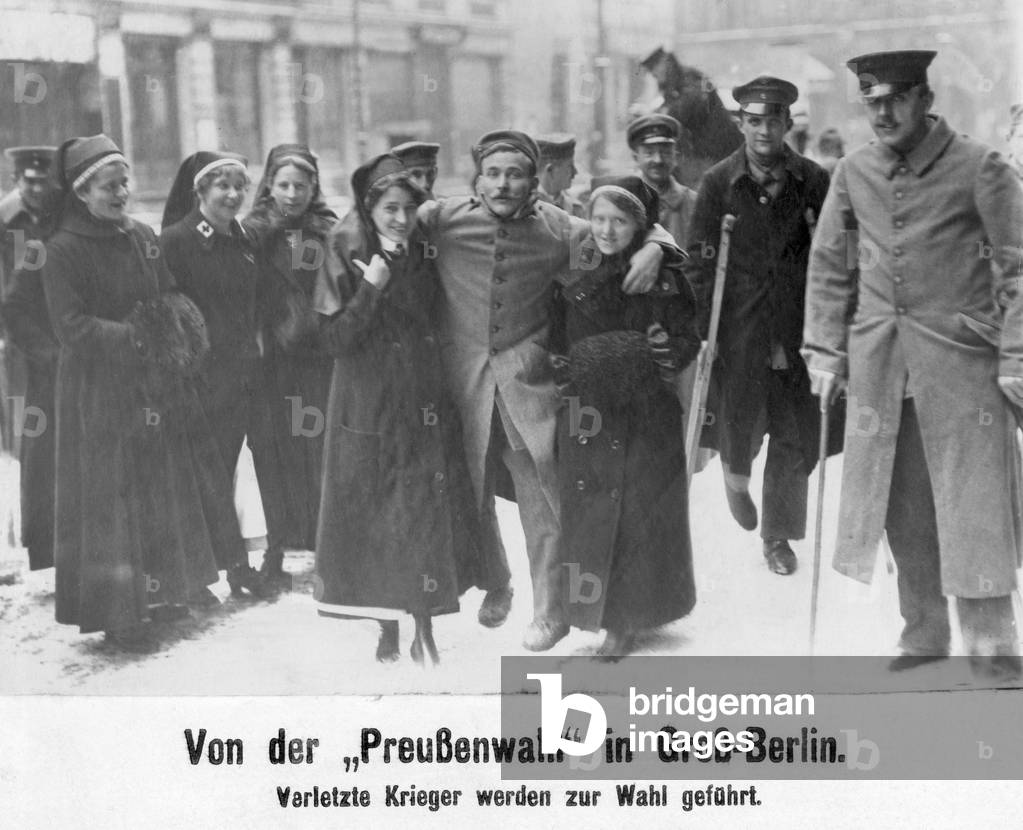 Injured soldiers are led to vote, 1919