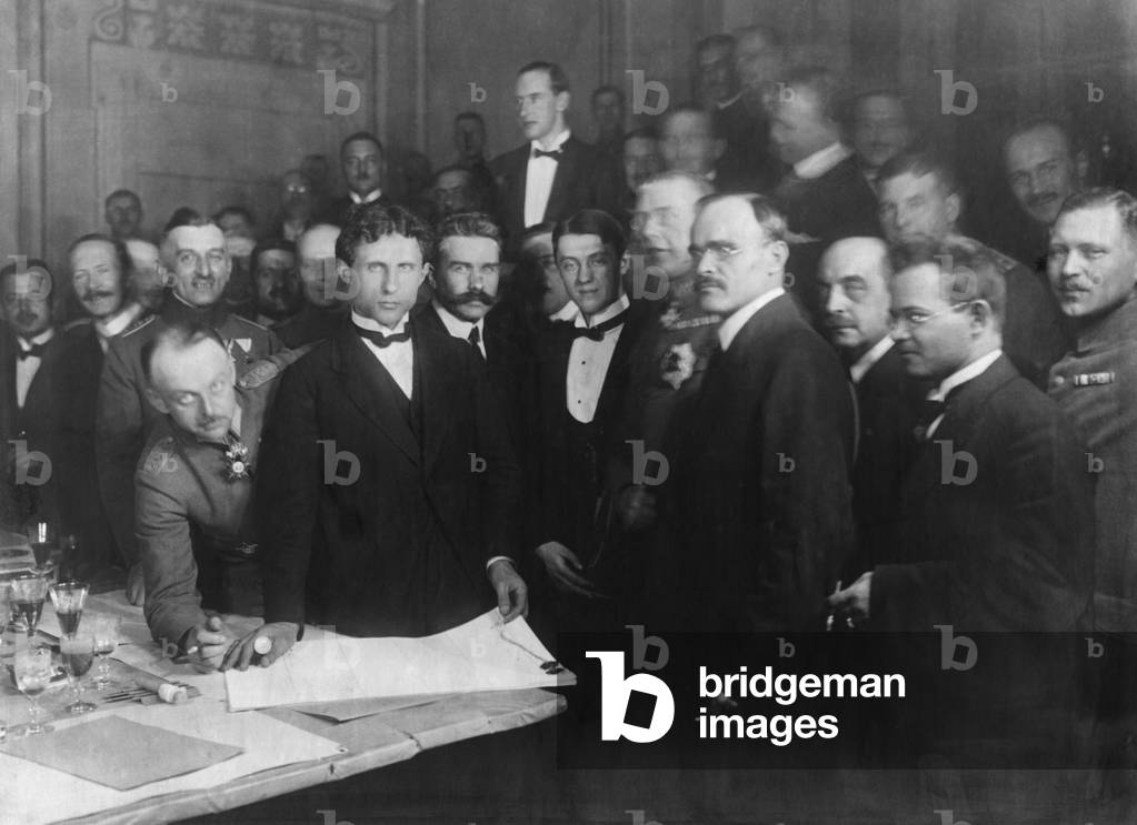 Peace agreement between Ukraine and Germany, 1918 (b/w photo)