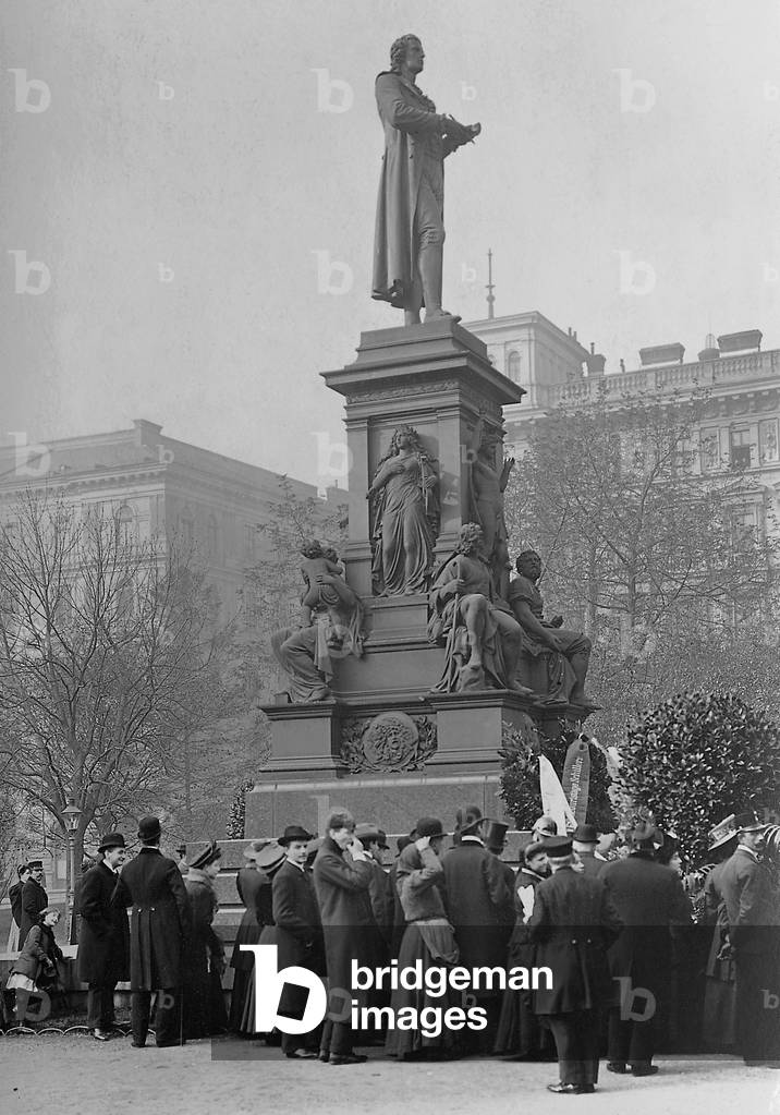 Schiller Memorial in Vienna, 1909 (b/w photo)