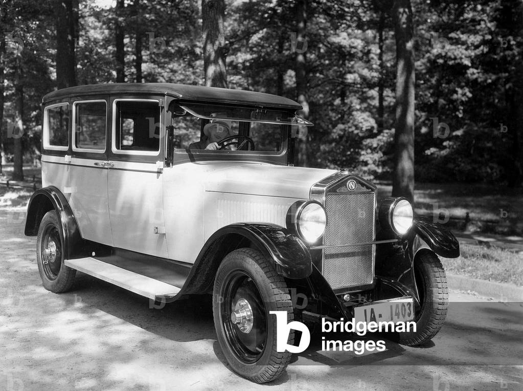 Camilla of Hollay on the wheel of the NSU 405, 1929 (b/w photo)