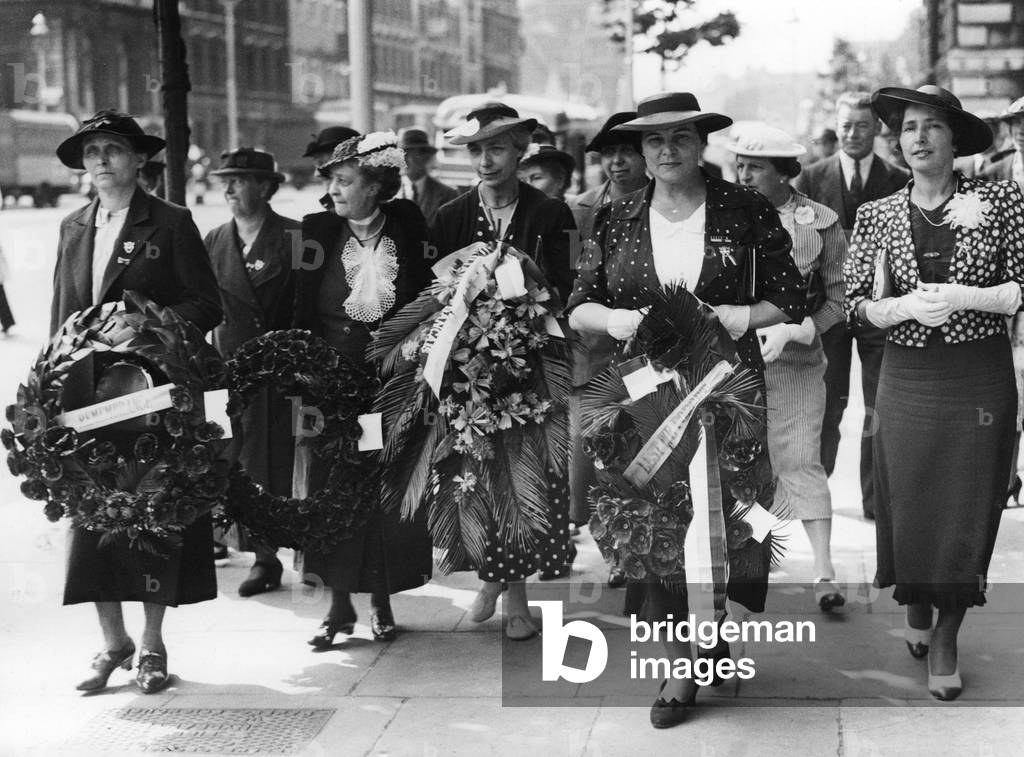 War widows in London, 1937 (b/w photo)